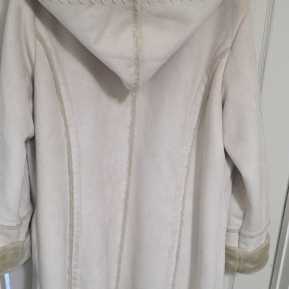 Elegant Cream Teddy Jacket for Women - Picture 10 of 12